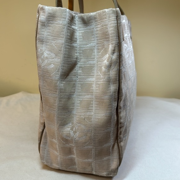 CHANEL Travel Line Fabric Tote Cream, Leather Straps, Serial 7 Series 2002-03 - Picture 7 of 15